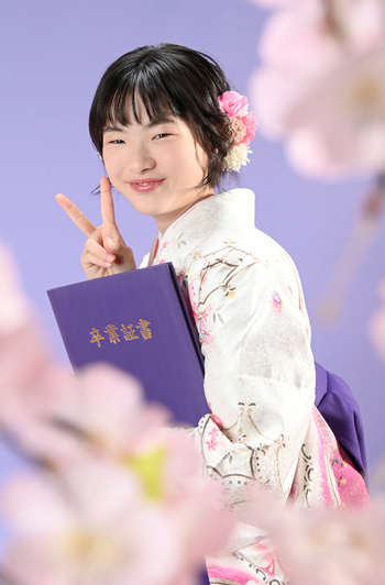 ３