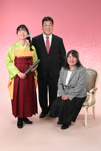 ４